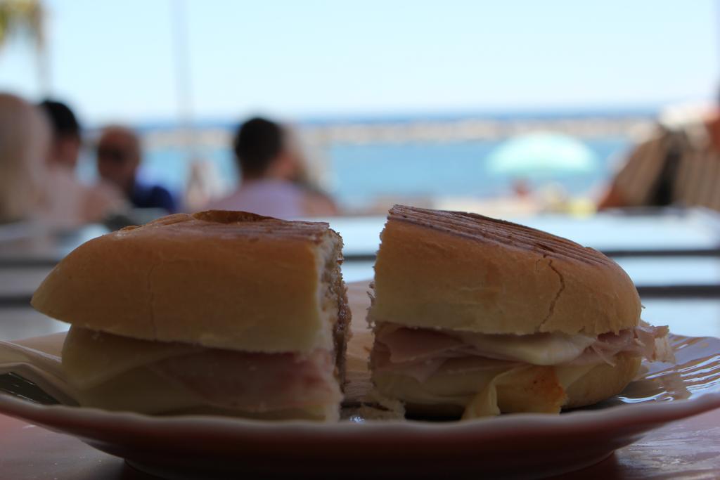 Hotel Delle Rose San Bartolomeo Al Mare Exterior photo
