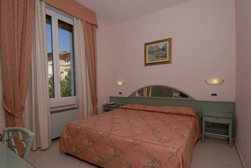 Hotel Delle Rose San Bartolomeo Al Mare Exterior photo