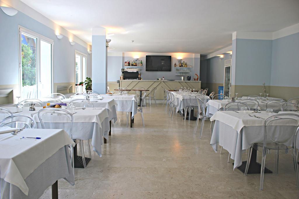 Hotel Delle Rose San Bartolomeo Al Mare Exterior photo