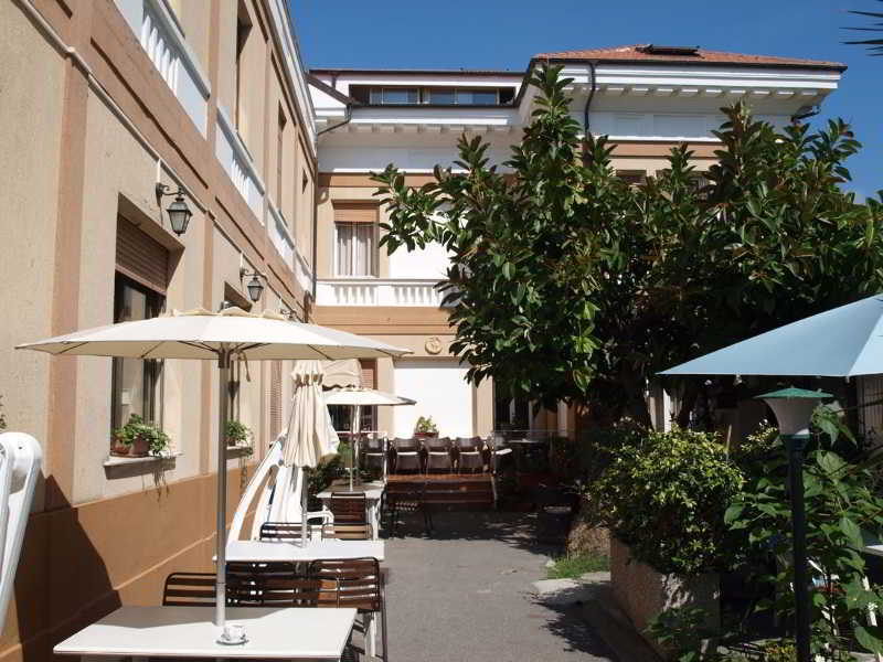Hotel Delle Rose San Bartolomeo Al Mare Exterior photo