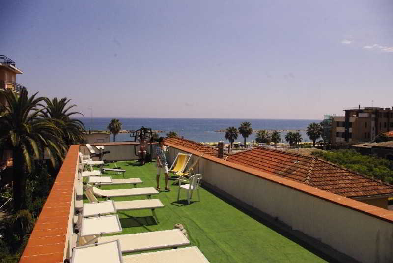 Hotel Delle Rose San Bartolomeo Al Mare Exterior photo